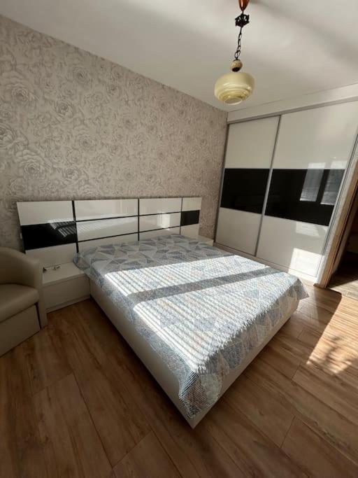 Апартаменты Luxurious Flat Pleven Center Экстерьер фото